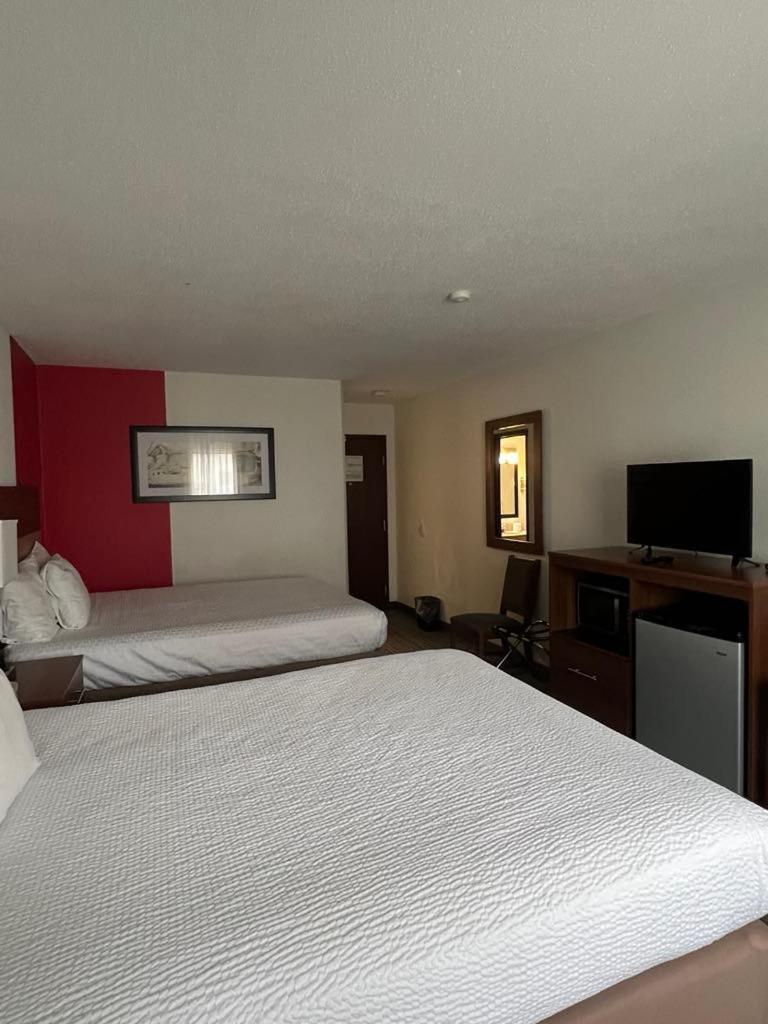 รามาดา บาย วินด์แฮม เอฟฟิงแฮม Hotel ภายนอก รูปภาพ