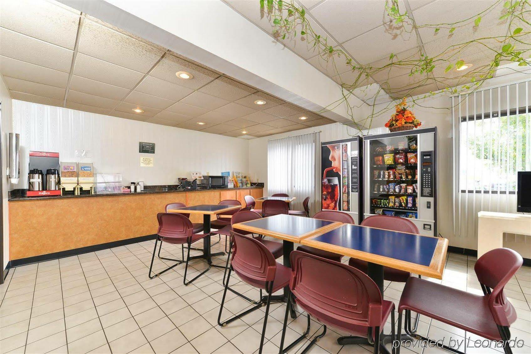รามาดา บาย วินด์แฮม เอฟฟิงแฮม Hotel ภายนอก รูปภาพ